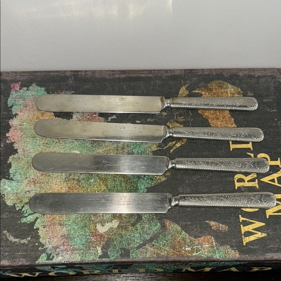 Set of 4 Vintage Royal Manufacturing Co Butter Knives - Solid Brazil Silver - Picture 1 of 4